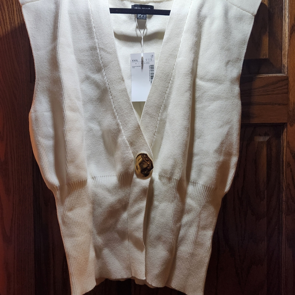 Chic White V-Neck Blouse with Gold Accent - Picture 2 of 3
